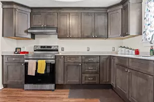 34 Oak St, Hillsdale, MI 49242 - Photo 6