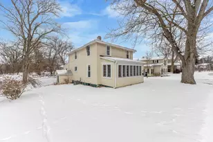 34 Oak St, Hillsdale, MI 49242 - Photo 2