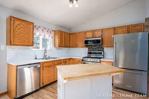 3334 Hazelnut Dr NW, Grand Rapids, MI 49504 - Photo 10