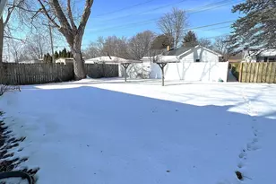 1112 Tulip Dr, Sturgis, MI 49091 - Photo 4