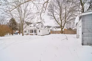 112 Hancock St, Manistee, MI 49660 - Photo 2