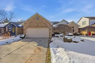 46813 Fox Run Dr, Macomb, MI 48044 - Photo 2