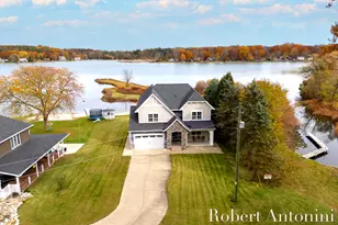 250 Shore Dr, Wayland, MI 49348 - Photo 2