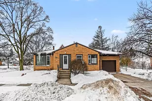 21 S Despelder St, Grand Haven, MI 49417 - Photo 1