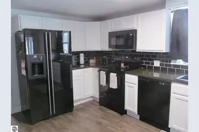 536 Aldrich Street, Cadillac, MI 49601 - Photo 2