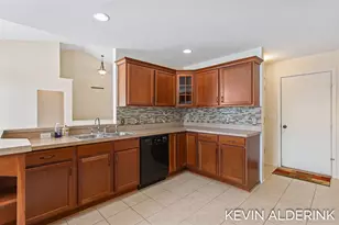 2325 Valarie Dr, Zeeland, MI 49464 - Photo 16