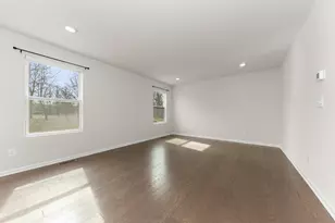 616 Countryside Dr, Chelsea, MI 48118 - Photo 2