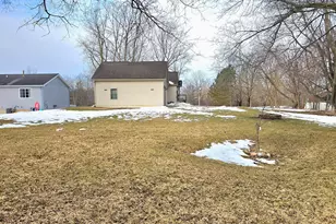 10513 Loughrea Ln, Cement City, MI 49233 - Photo 4