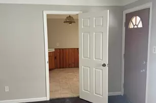 21004 Syracuse Ave, Warren, MI 48091 - Photo 6