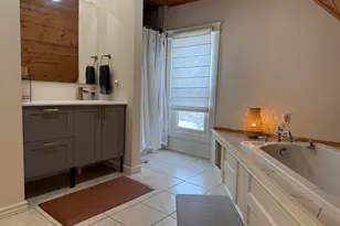 210 N Kalamazoo Ave, Marshall, MI 49068 - Photo 18