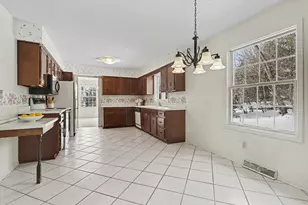 121 Cascade Dr, Battle Creek, MI 49015 - Photo 8