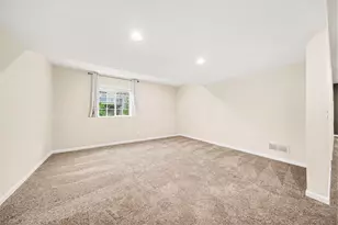 5608 Gallery Park Dr, Ann Arbor, MI 48103 - Photo 34