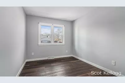 4518 Wilkshire Avenue SW, Grand Rapids, MI 49548 - Photo 8