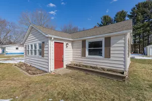 125 Edgewater Dr, Michigan Center, MI 49254 - Photo 2