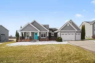 2352 Sandstone Dr, Mount Pleasant, MI 48858 - Photo 2