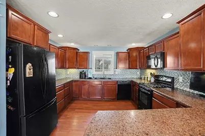 2352 Sandstone Drive, Mount Pleasant, MI 48858 - Photo 4