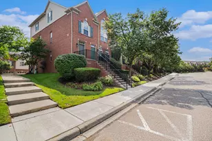 39459 Springwater Dr, Northville, MI 48168 - Photo 4