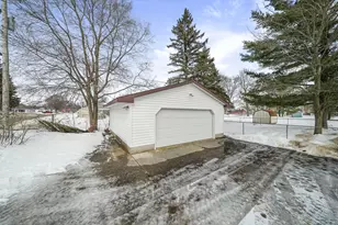 718 Sunset Ln, Cadillac, MI 49601 - Photo 4