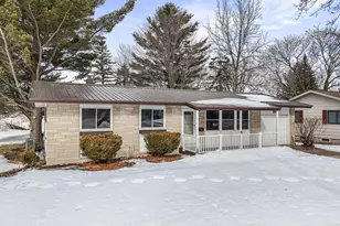 718 Sunset Ln, Cadillac, MI 49601 - Photo 1