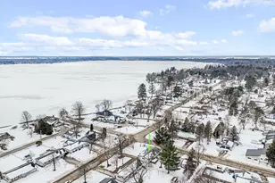 718 Sunset Ln, Cadillac, MI 49601 - Photo 8