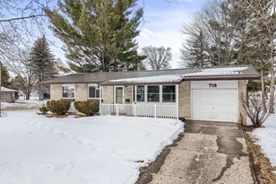 718 Sunset Ln, Cadillac, MI 49601 - Photo 6
