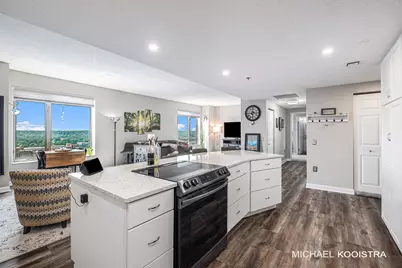 79 Campau Circle NW, Grand Rapids, MI 49503 - Photo 8