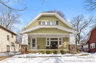 1906 Cornelius Ave SE, Grand Rapids, MI 49507 - Photo 1