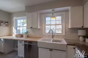 2477 Riverside Dr NE, Grand Rapids, MI 49505 - Photo 16