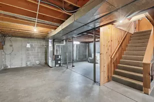 1465 Laughlin Dr NW, Grand Rapids, MI 49504 - Photo 20