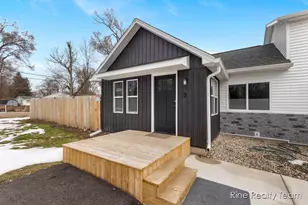 68199 Sassafras St, Edwardsburg, MI 49112 - Photo 2