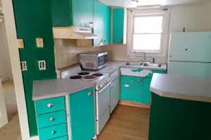 21 Frisbie St, Hillsdale, MI 49242 - Photo 4