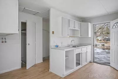 38 W Coolidge Avenue W, Battle Creek, MI 49037 - Photo 8