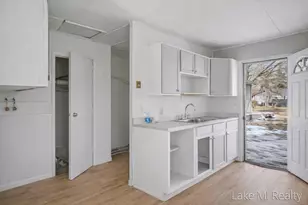 38 W Coolidge Ave W, Battle Creek, MI 49037 - Photo 8