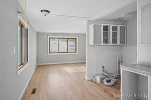 38 W Coolidge Ave W, Battle Creek, MI 49037 - Photo 4