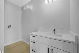 1713 Vanderlip Rd, Traverse City, MI 49686 - Photo 32