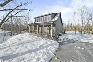 1713 Vanderlip Rd, Traverse City, MI 49686 - Photo 2