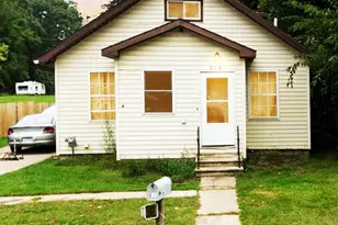 312 E Porter St, Jackson, MI 49202 - Photo 1