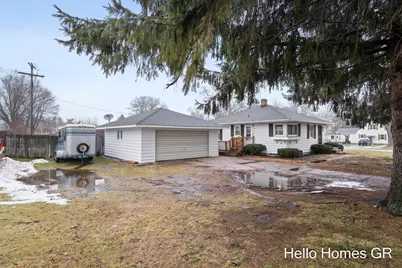 243 E Muskegon Street NE, Cedar Springs, MI 49319 - Photo 4