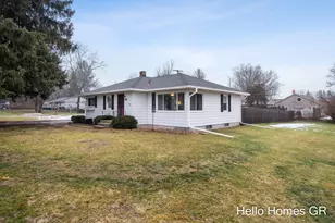243 E Muskegon Street NE, Cedar Springs, MI 49319 - Photo 2