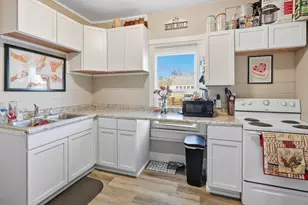 719 N Clinton Ave, Saint Johns, MI 48879 - Photo 10