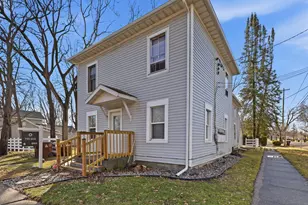 719 N Clinton Ave, Saint Johns, MI 48879 - Photo 2