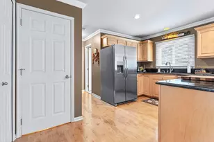 2225 Silvermaple Ct, Wixom, MI 48393 - Photo 10