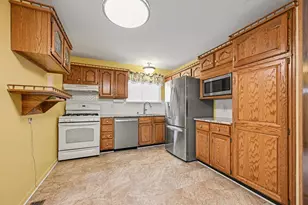 15600 Sunset St, Livonia, MI 48154 - Photo 8