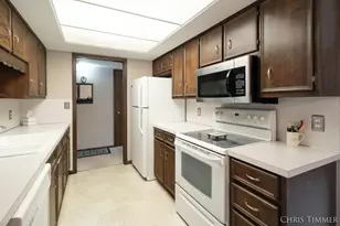 230 S State St, Zeeland, MI 49464 - Photo 14