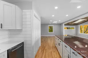 7093 Peninsula Dr NE, Rockford, MI 49341 - Photo 16