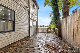 7093 Peninsula Dr NE, Rockford, MI 49341 - Photo 36