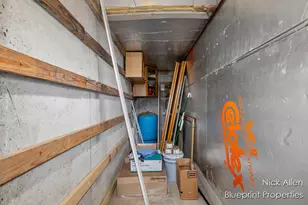 7093 Peninsula Dr NE, Rockford, MI 49341 - Photo 32