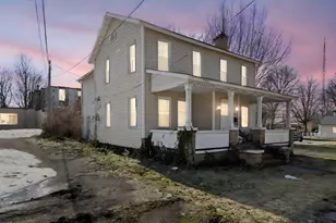 718 Regent St, Niles, MI 49120 - Photo 2