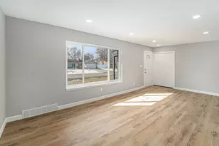 1916 Hollingsworth Dr, Commerce Township, MI 48390 - Photo 2