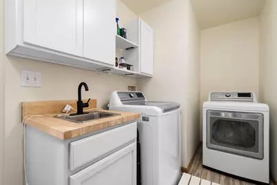 4490 N Squirrel Road, Auburn Hills, MI 48326 - Photo 34